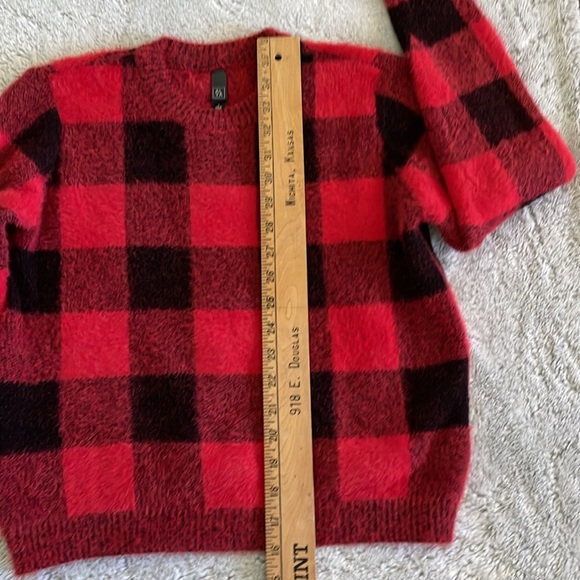 Alya  girls Buffalo Plaid textured hairy kids sweater EUC  Sz  S - Picture 5 of 6
